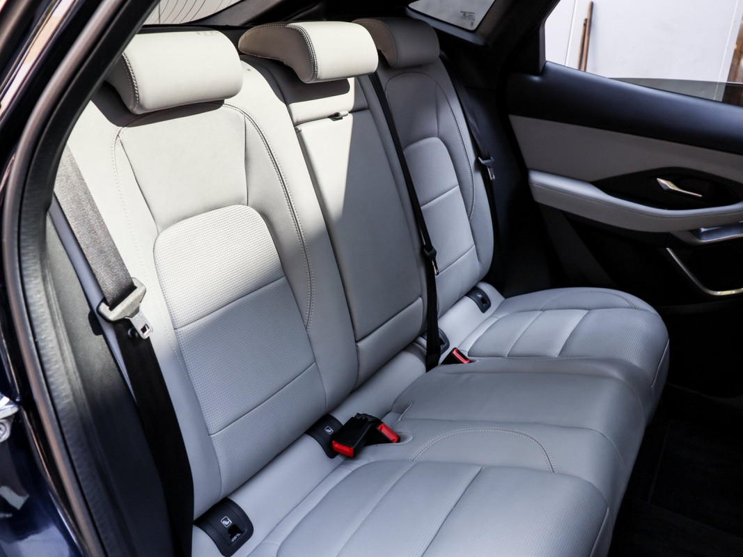 Jaguar E-PACE - SUV/Off-road - Blau - Gebrauchtwagen - Bild 4