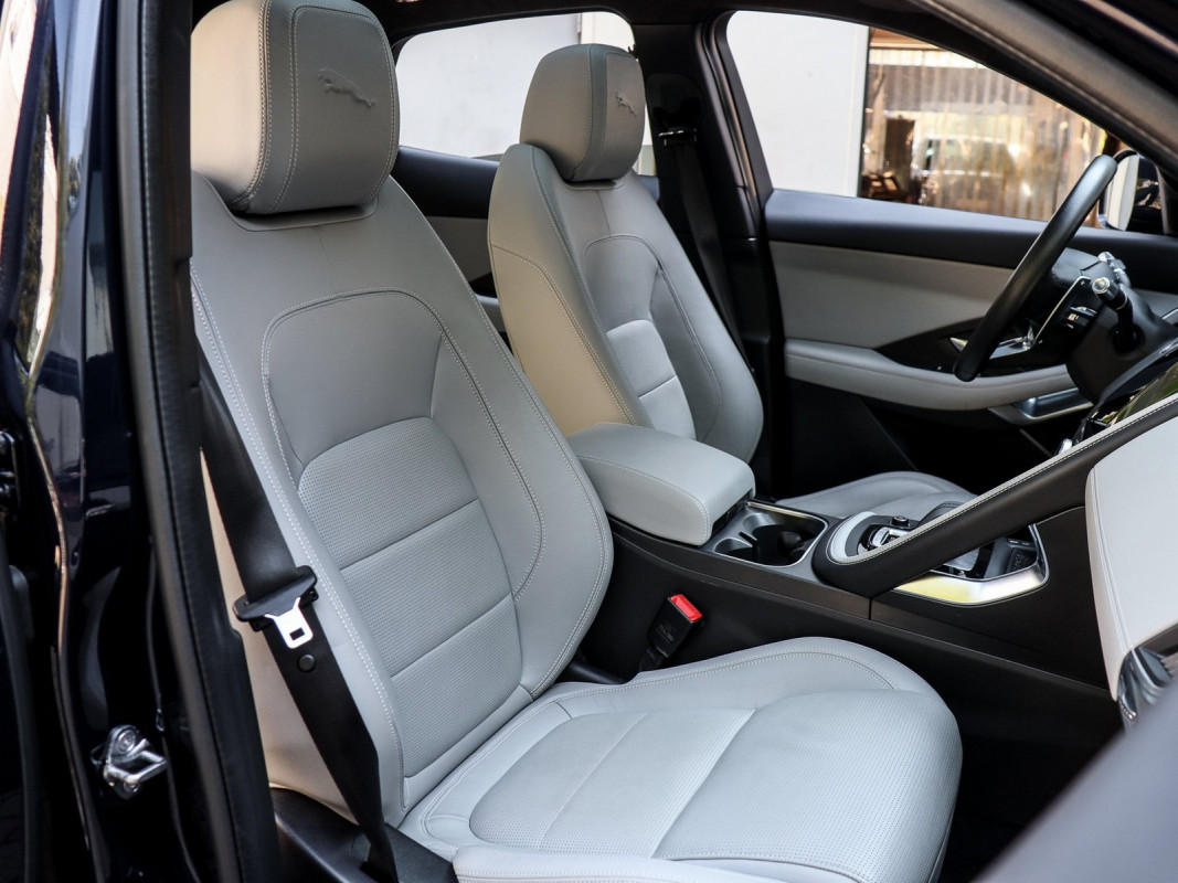 Jaguar E-PACE - SUV/Off-road - Blau - Gebrauchtwagen - Bild 6