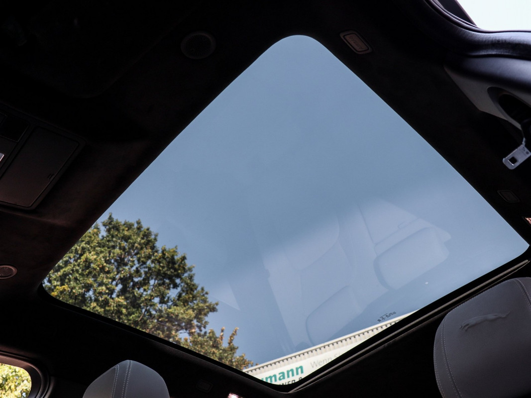 Jaguar E-PACE - SUV/Off-road - Blau - Gebrauchtwagen - Bild 11