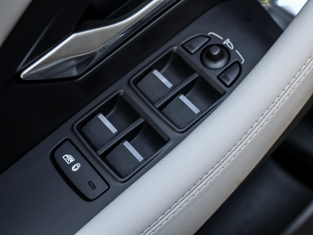 Jaguar E-PACE - SUV/Off-road - Blau - Gebrauchtwagen - Bild 15