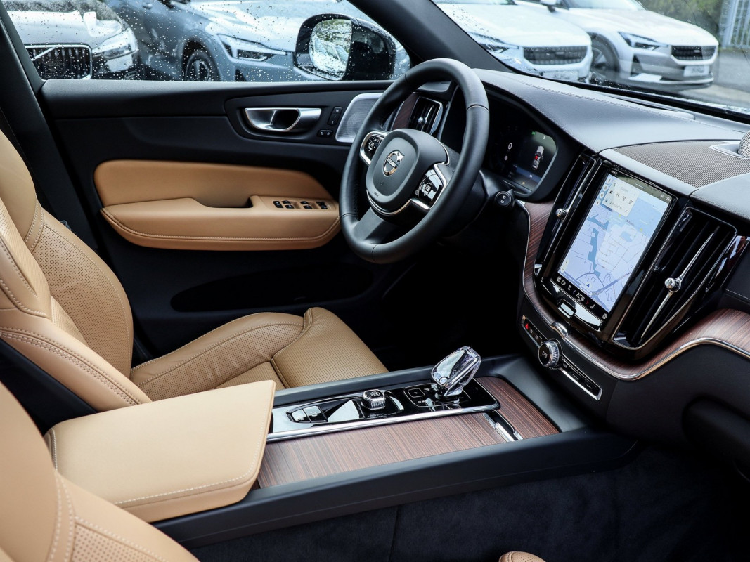 Volvo XC 60 B5 (B) AWD - SUV/Off-road - Blau - Gebrauchtwagen - Bild 3