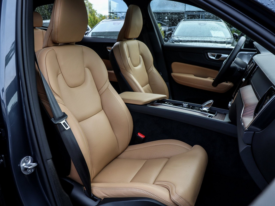 Volvo XC 60 B5 (B) AWD - SUV/Off-road - Blau - Gebrauchtwagen - Bild 7