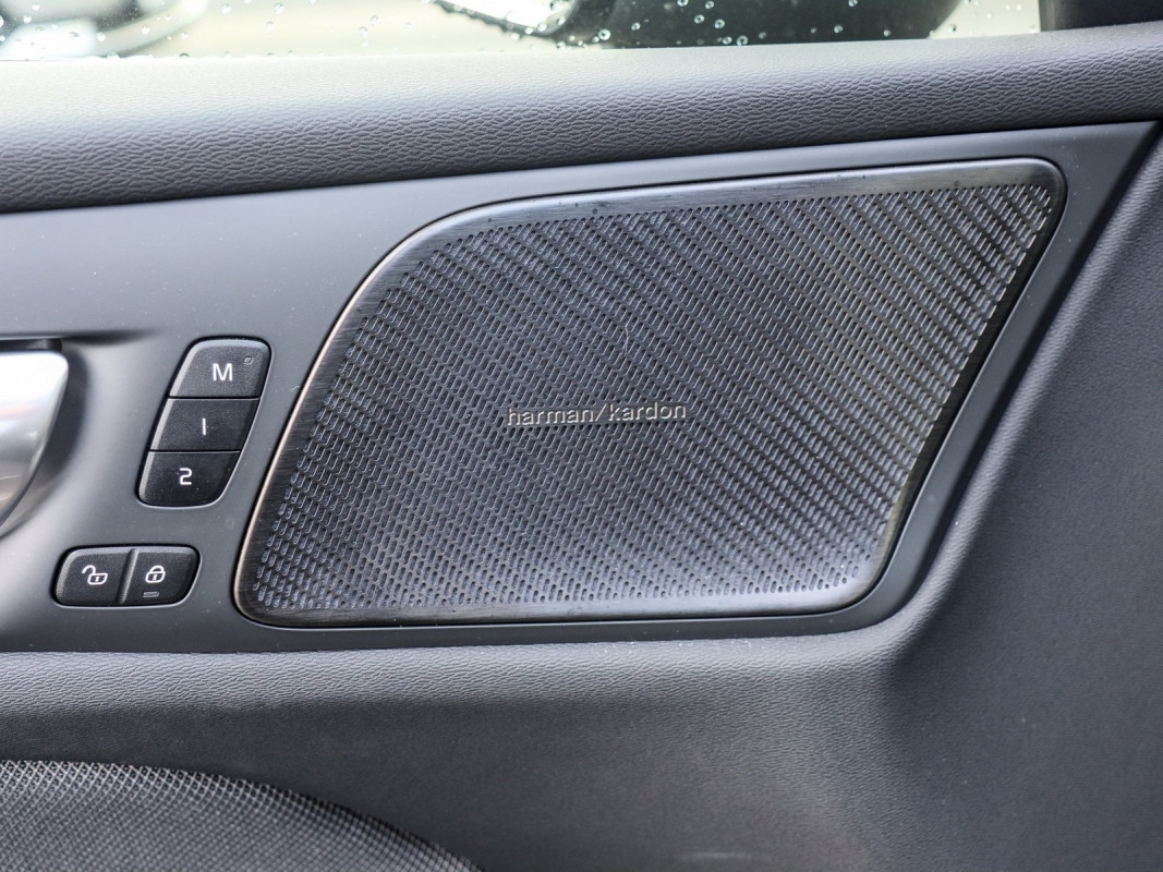 Volvo S60 B5 (B) AWD - Limousine - Schwarz - Gebrauchtwagen - Bild 15