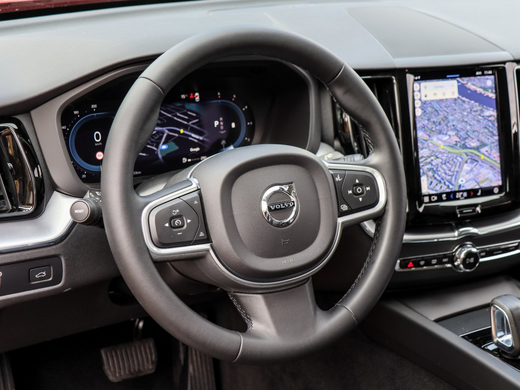 Volvo XC60 B4 Diesel AWD - SUV/Off-road - Rot - Gebrauchtwagen - Bild 10