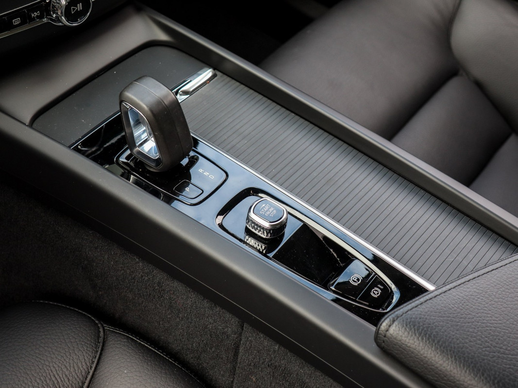 Volvo XC60 B4 Diesel AWD - SUV/Off-road - Rot - Gebrauchtwagen - Bild 11