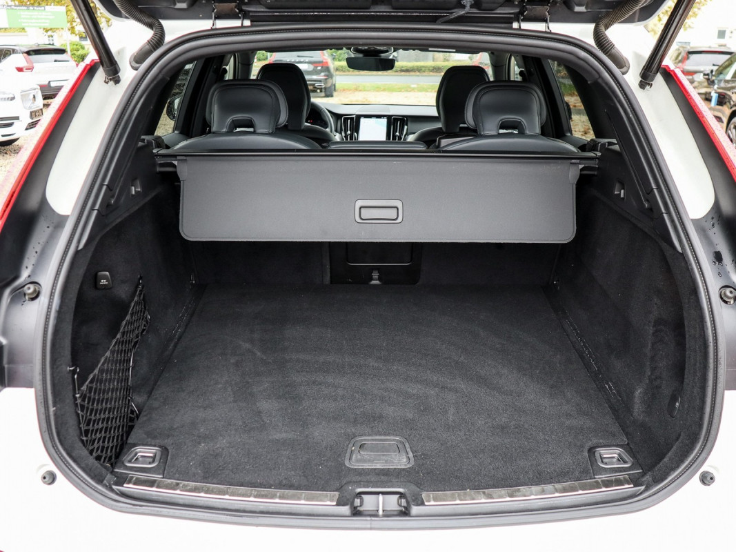 Volvo XC60 B4 Diesel AWD - SUV/Off-road - Weiss - Gebrauchtwagen - Bild 12