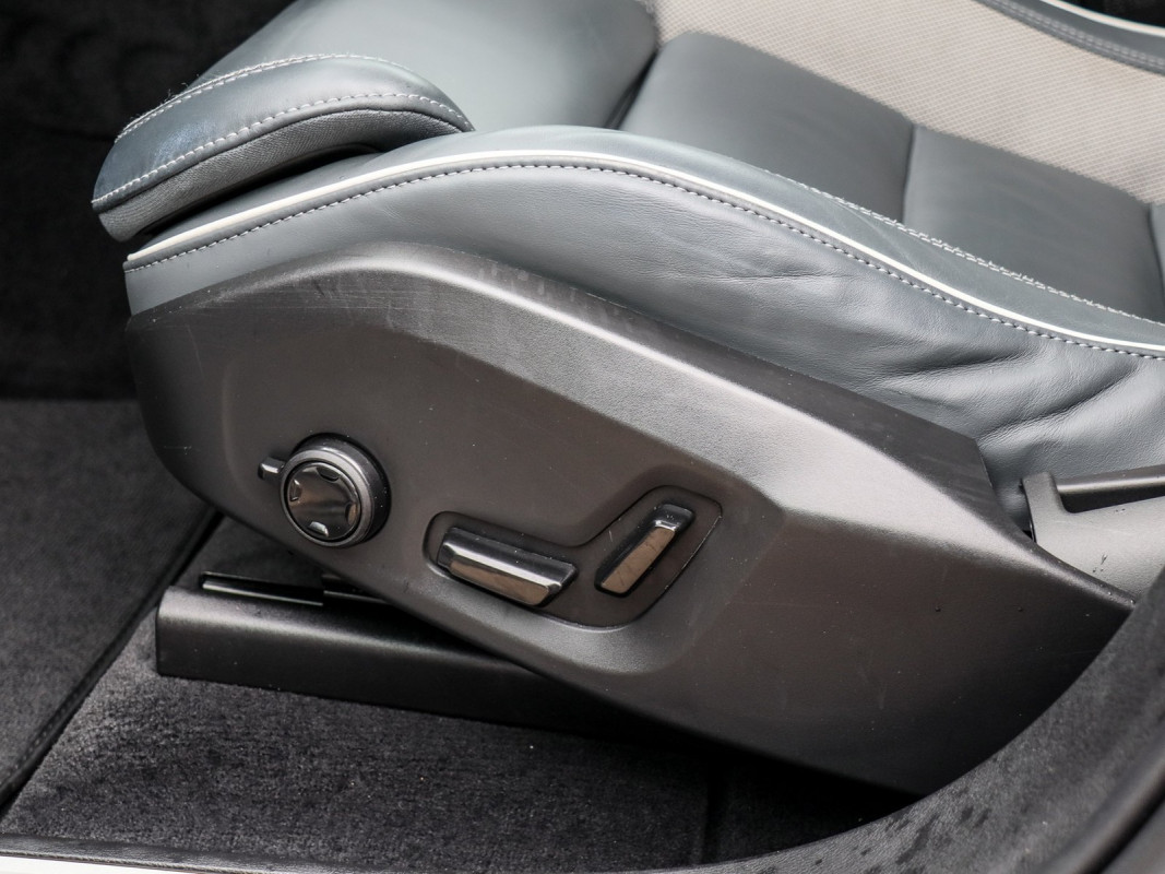 Volvo XC60 B4 Diesel AWD - SUV/Off-road - Weiss - Gebrauchtwagen - Bild 13