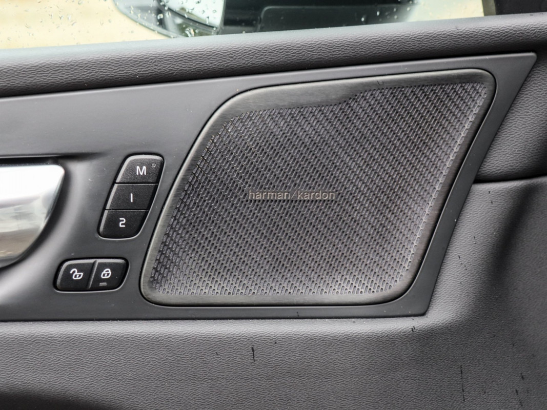 Volvo XC60 B4 Diesel AWD - SUV/Off-road - Weiss - Gebrauchtwagen - Bild 14